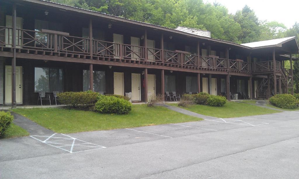 Roaring Brook Ranch Resort Lake George Exterior foto